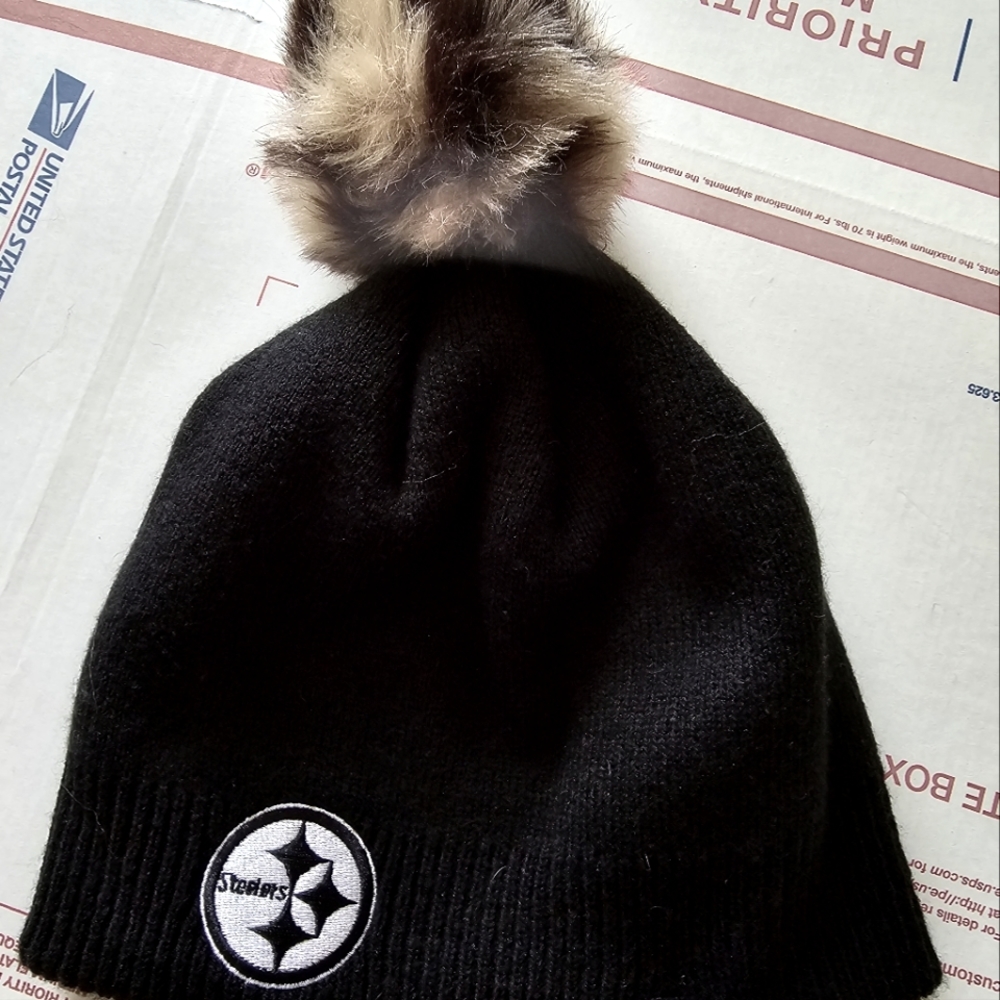 Pittsburgh Steelers NFL 47 women's stocking hat with animal print pom